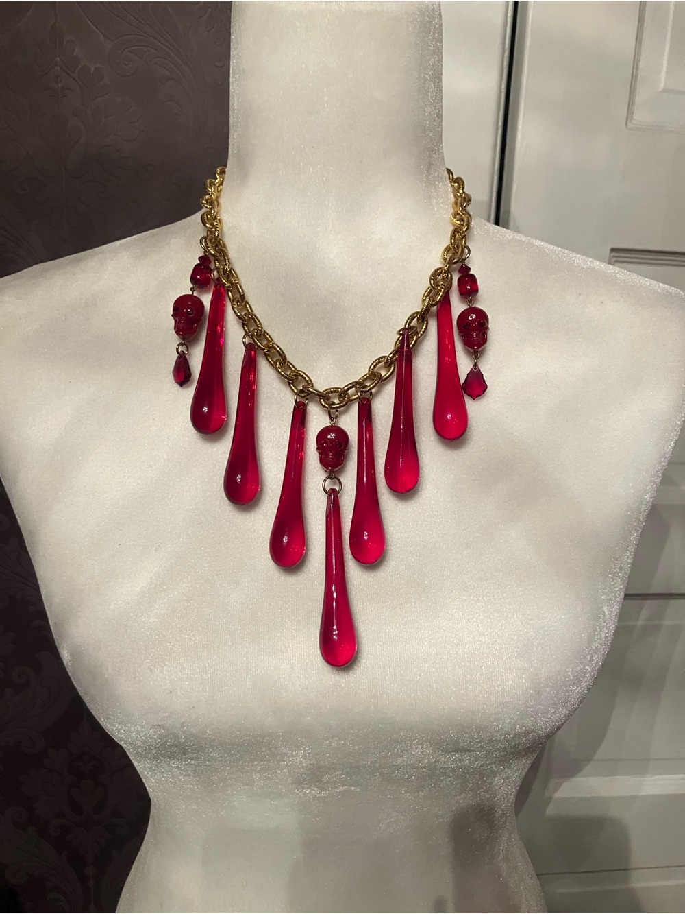 Tarina Tarantino Gold Chain Necklace with Red Teardrop 🩸Pendants